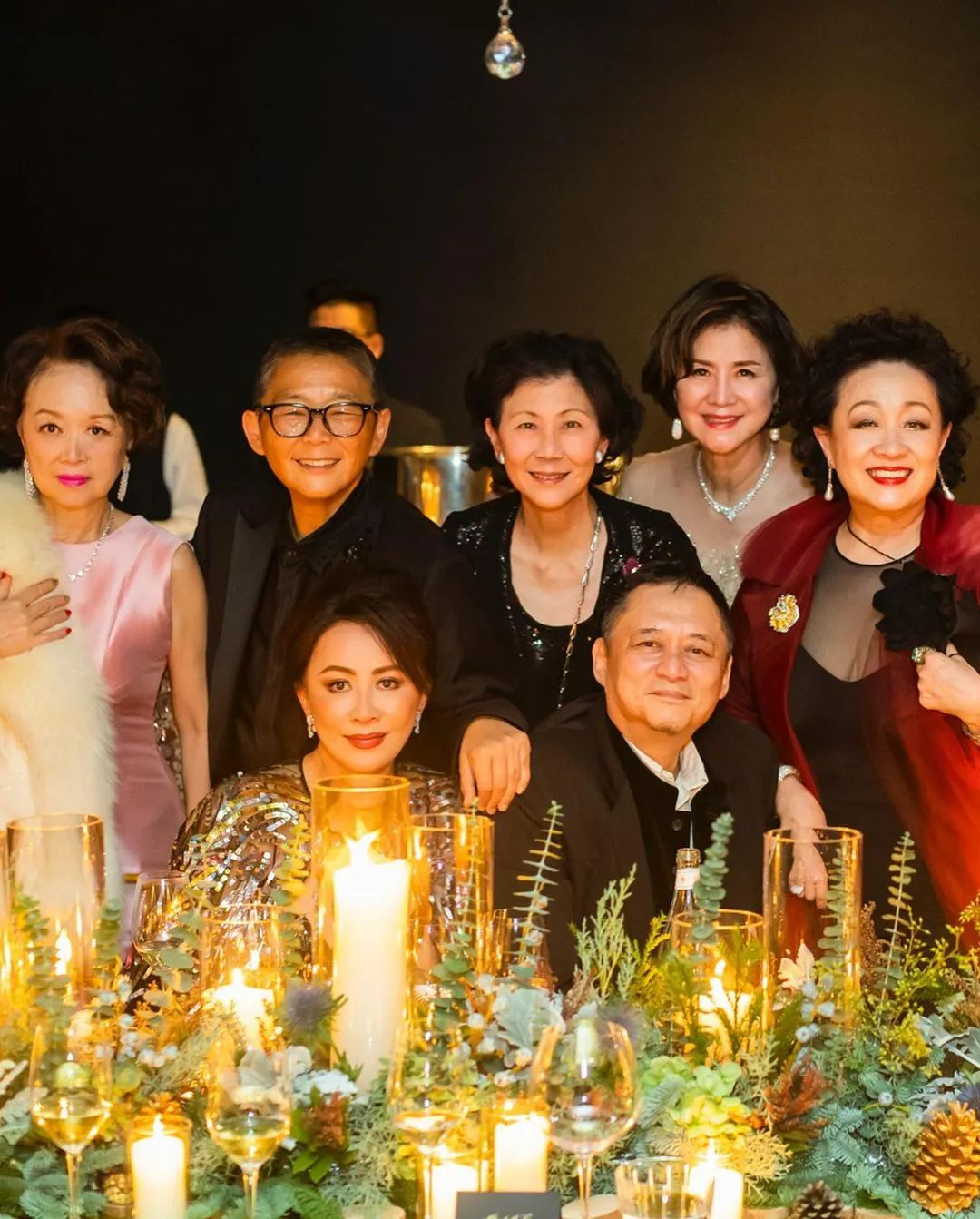 刘嘉玲与梁朝伟恩爱合照穿小香风,刘嘉玲梁朝伟红毯动图