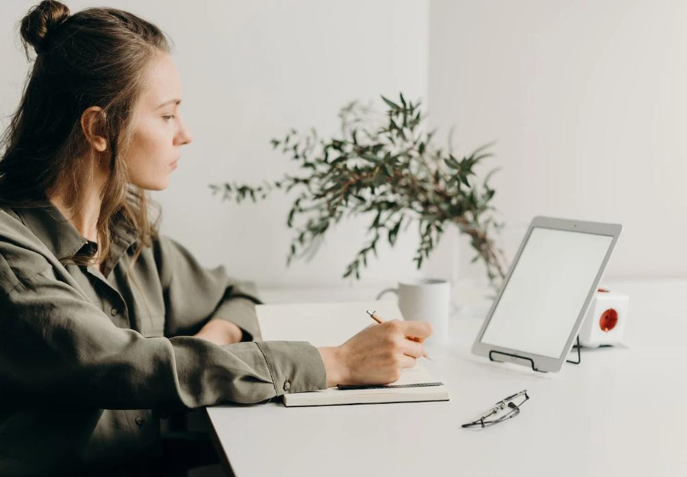 当下社会如何坚定理想信念,年轻人该树立什么样的理想和信念