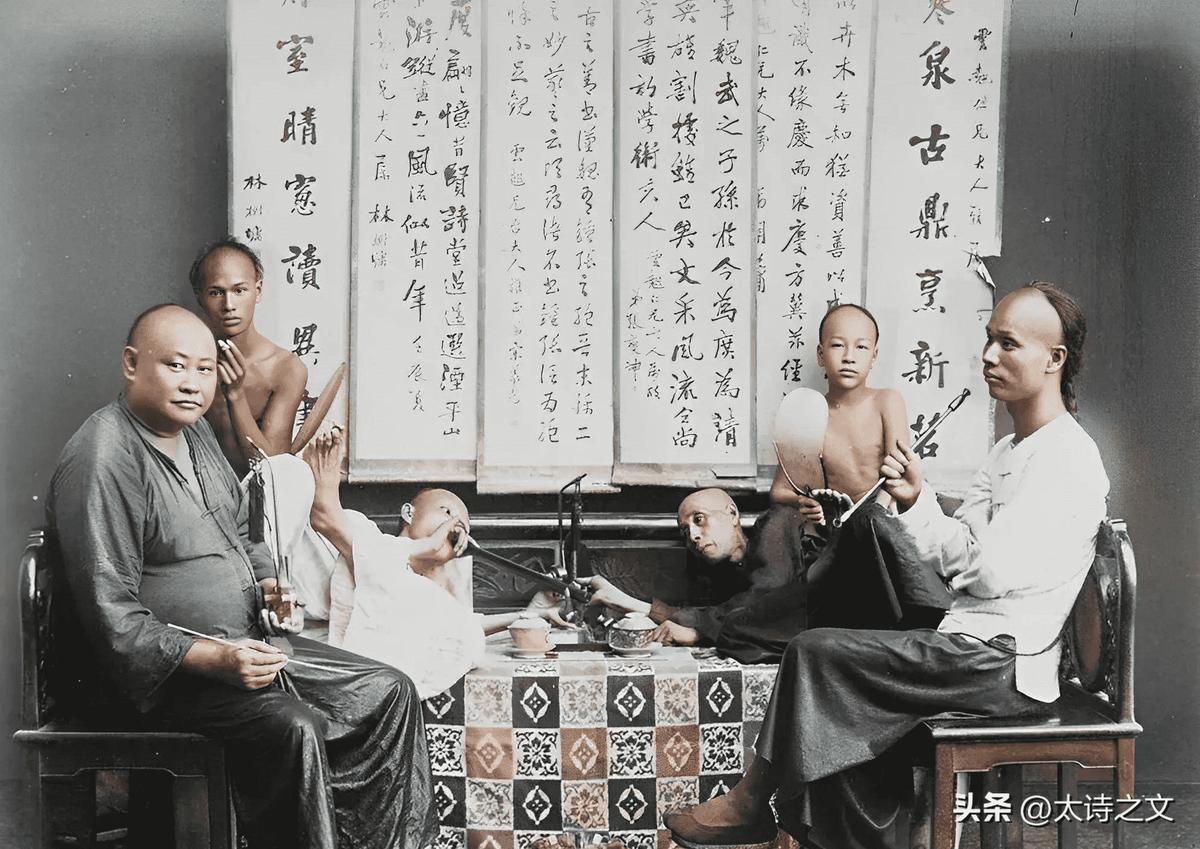 羞耻与痛苦：30张老照片记录纳粹强迫妇女脱衣的残忍场景！