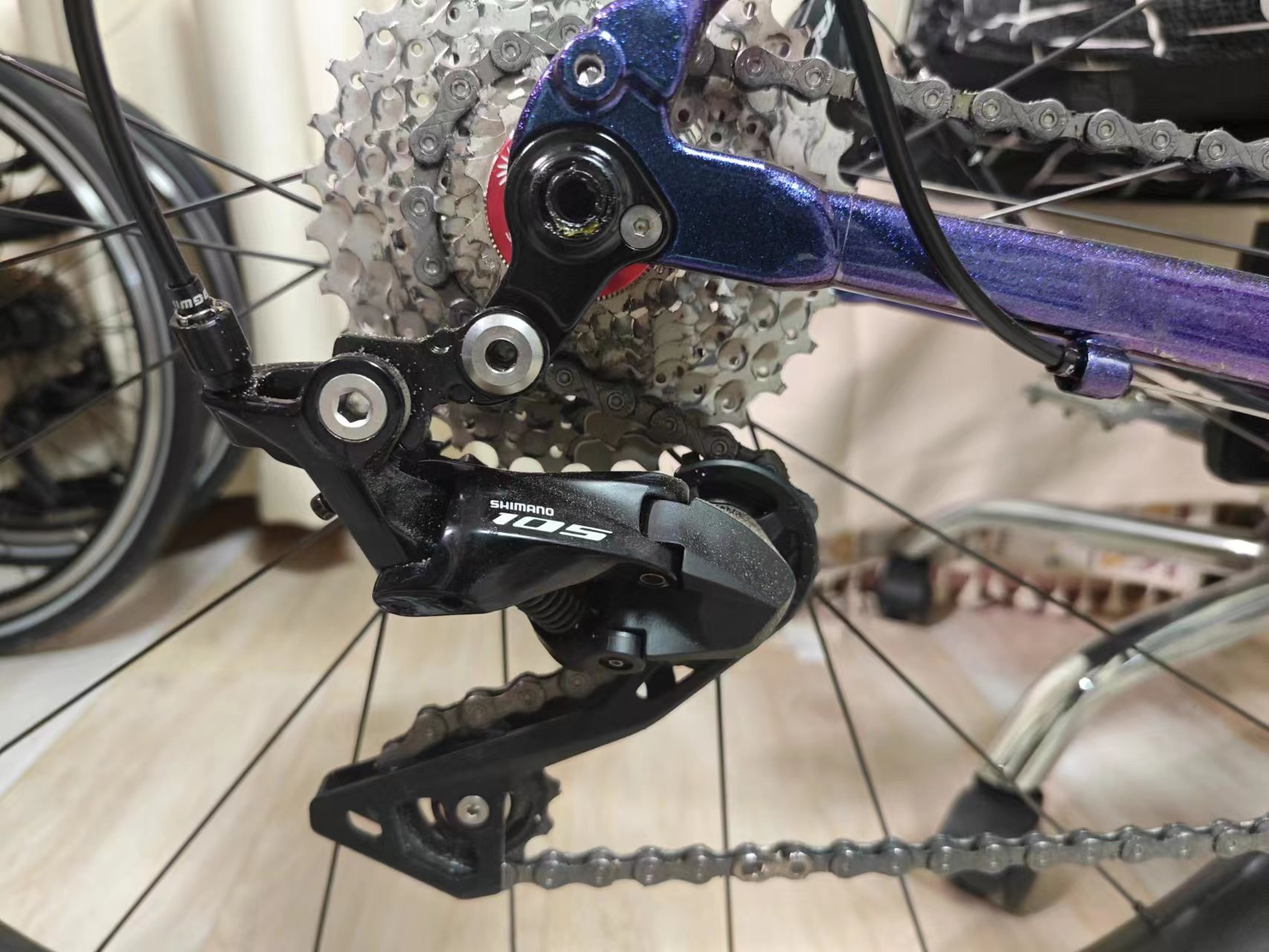 都是国产手机华为手机有何不同,国产岚图是第一吗