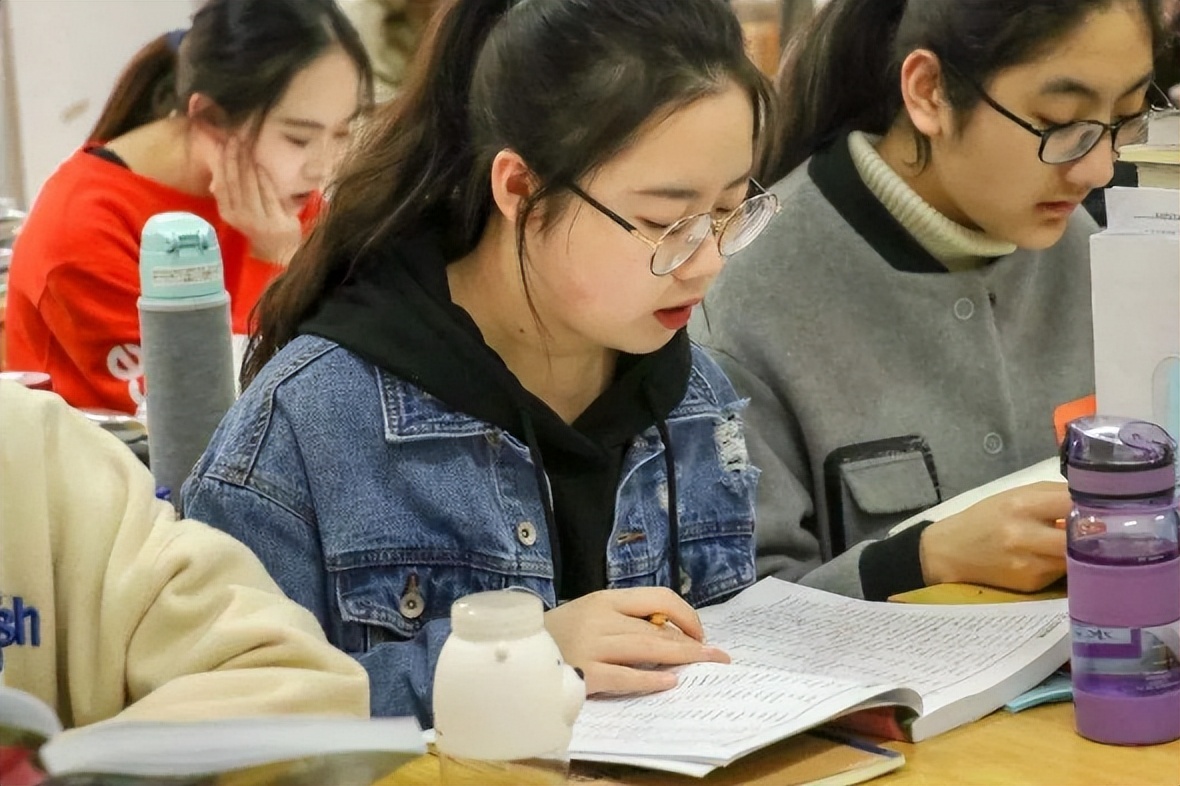 大学生交了社保影响考教师编吗,大学生交社保影响考教师编吗