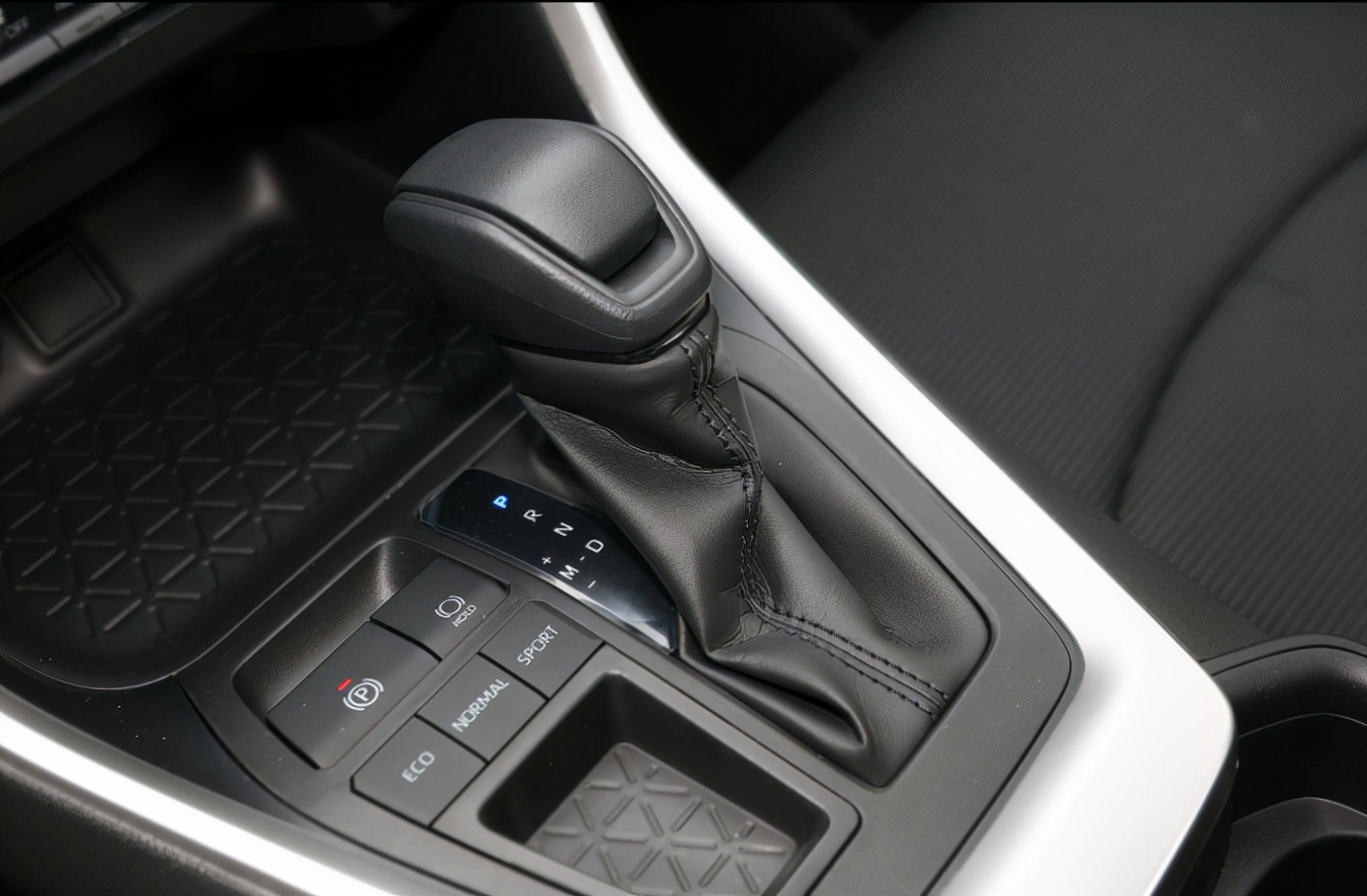 家用suv怎么选大叔们钟爱这两款,低调沉稳中年男人适合开的中型suv