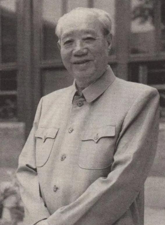 1957年，一张苏联交通宣传画被带到北京，毛*东泽**：纠正违章先敬礼