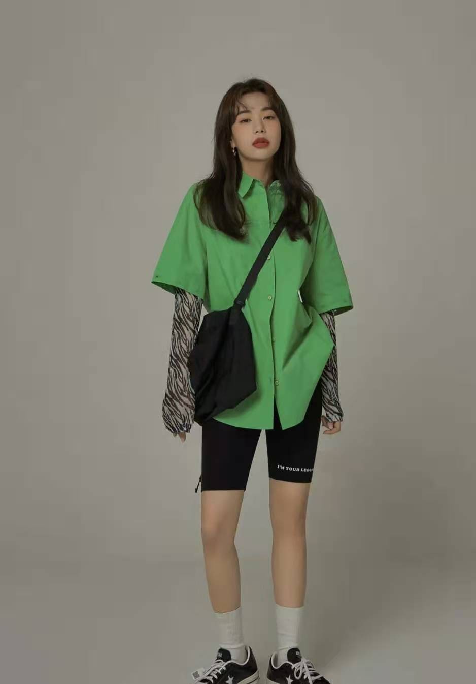 女款修饰腿型裤子,今年流行的中腿裤