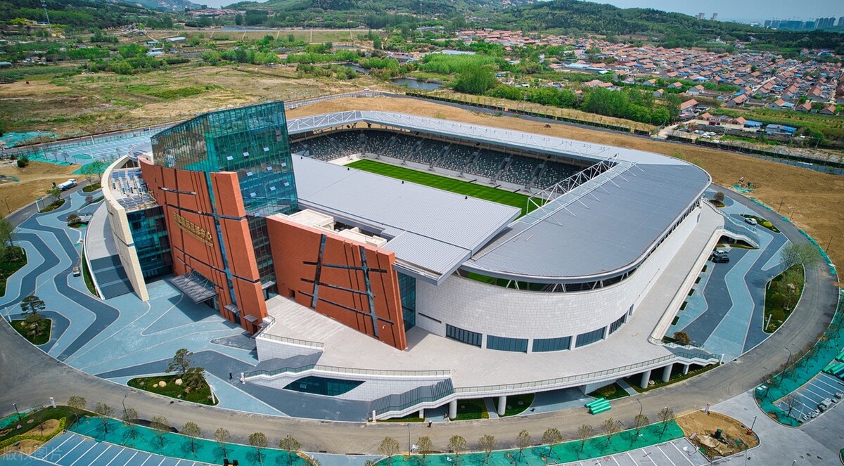 日照国际足球中心体育场在哪,日照国际足球中心主场馆容纳人数