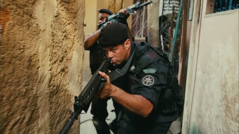 向贩毒和腐败说不！巴西以暴制暴电影《精英部队2》中出现的*器武**