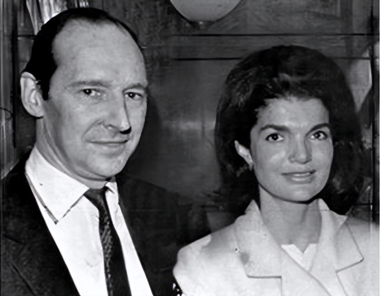 肯尼迪总统被*杀暗**后39岁的妻子为什么会改嫁给62岁的希腊富翁