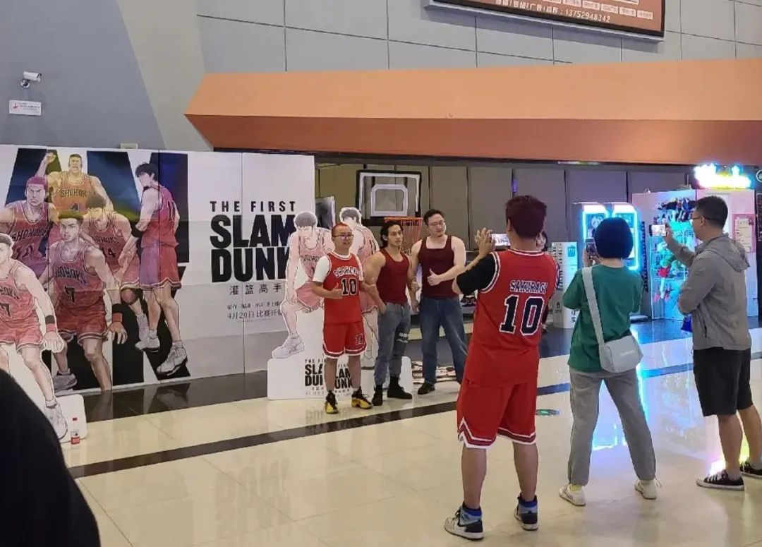 灌篮高手上映现场有多燃,熬夜追灌篮高手首映
