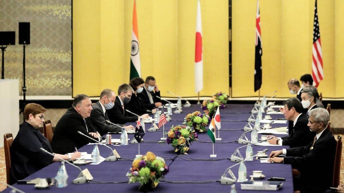 日本劣迹斑斑，俄罗斯警告来了，中国也送上“礼物”