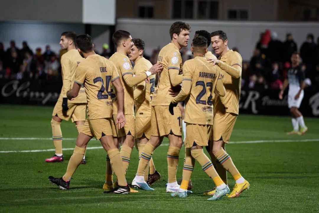 莱万梅开二度，巴萨5-0大胜休达，晋级国王杯八强