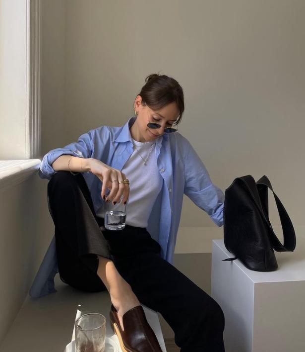 黑色衬衫最新穿搭,衬衫穿在毛衣外面