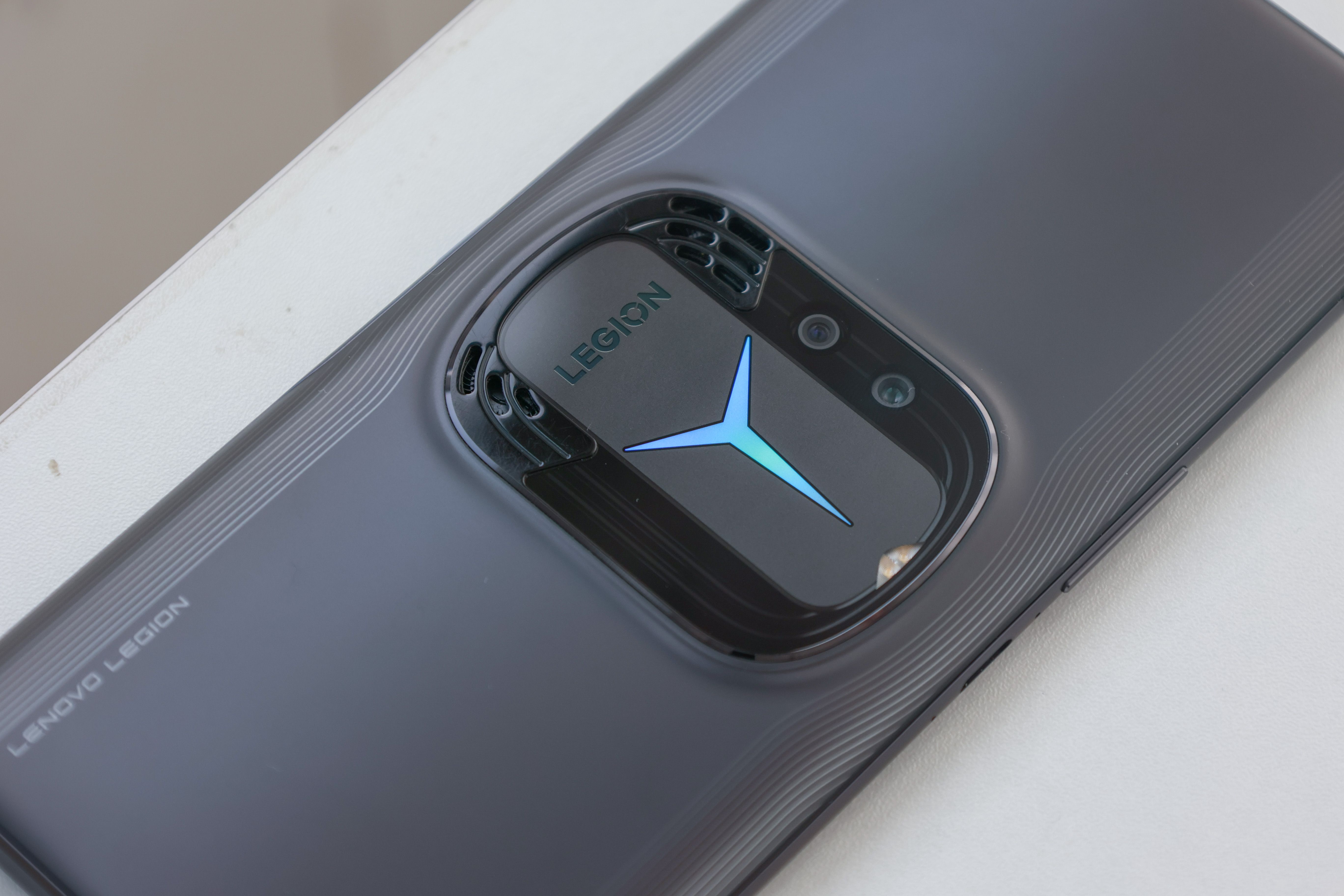 拯救者y90电竞手机科技美学,拯救者电竞手机y90玩游戏