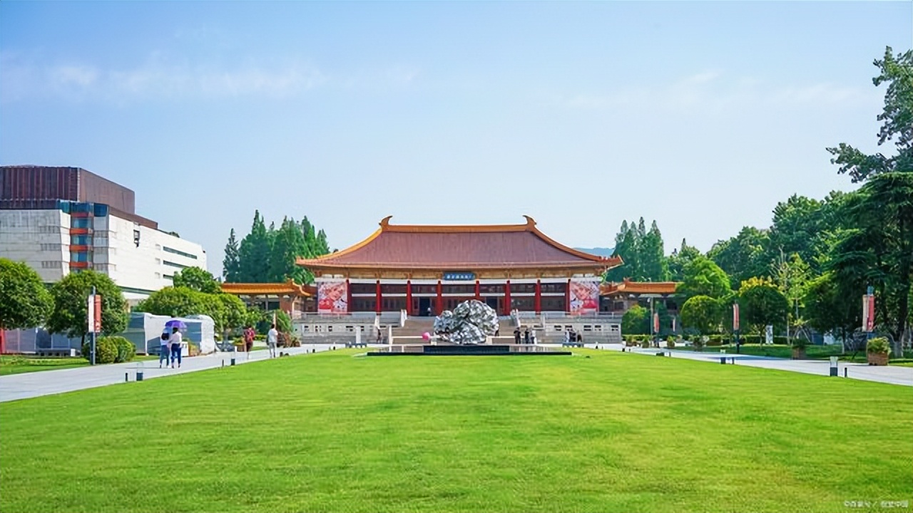 南京有哪些必去的景点和特色美食,南京十大旅游景点必去