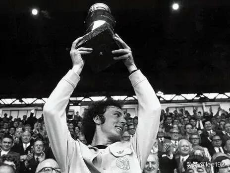 德国足球防守反击,德国足球防守撞人