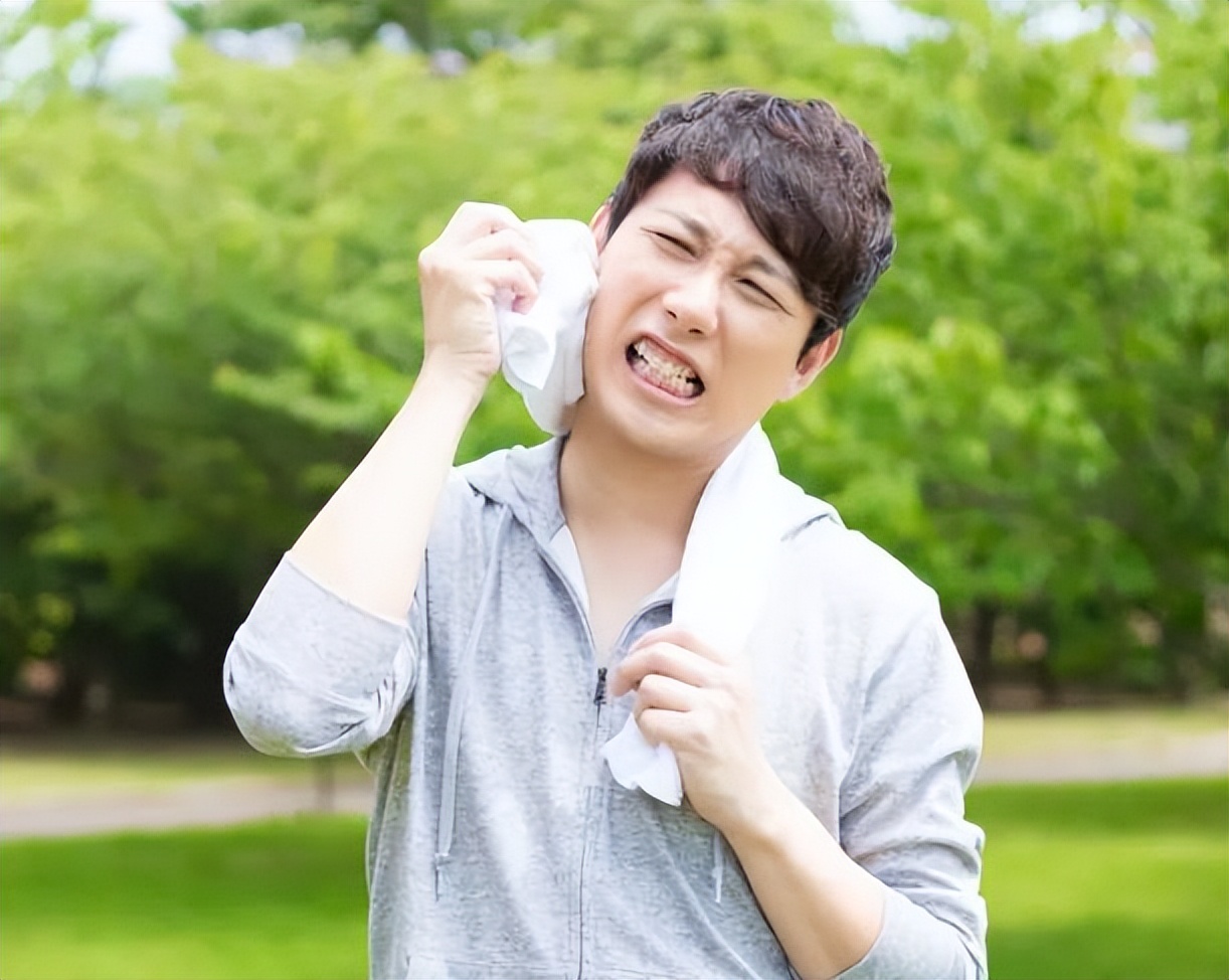 为什么有的人出汗要比有的人少,为什么有人容易满头大汗