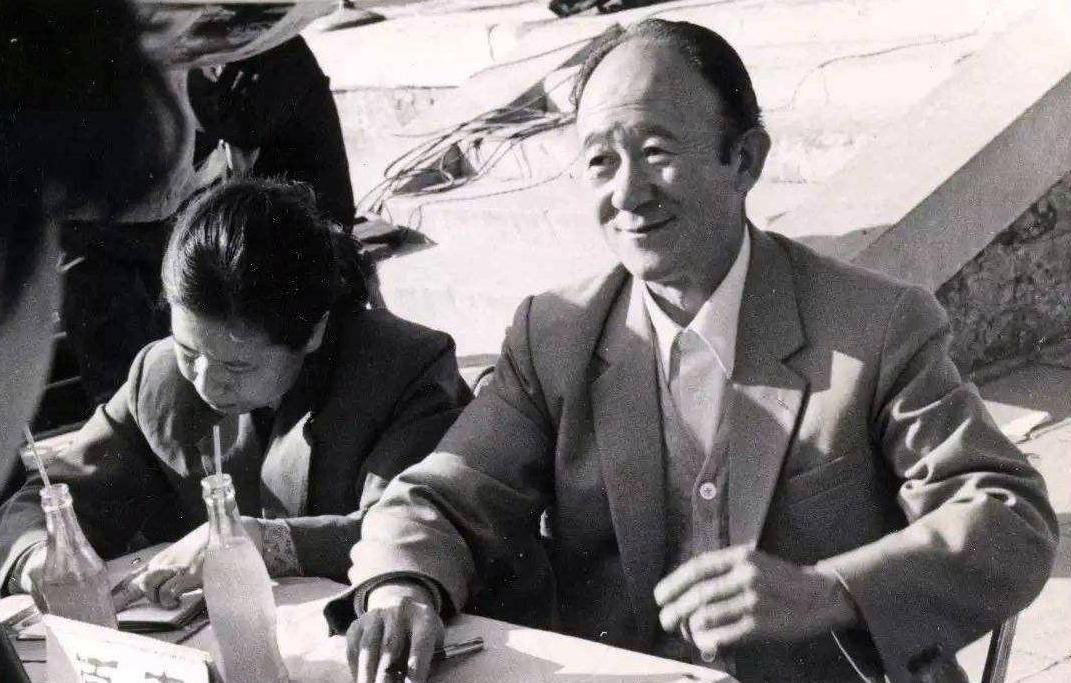 夏青与葛兰的朗诵,夏青和葛兰两人的播音视频