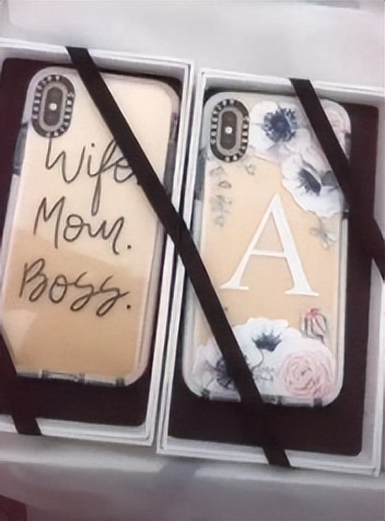 梅西获得金球奖c罗握手梅西,梅西工资卡给老婆