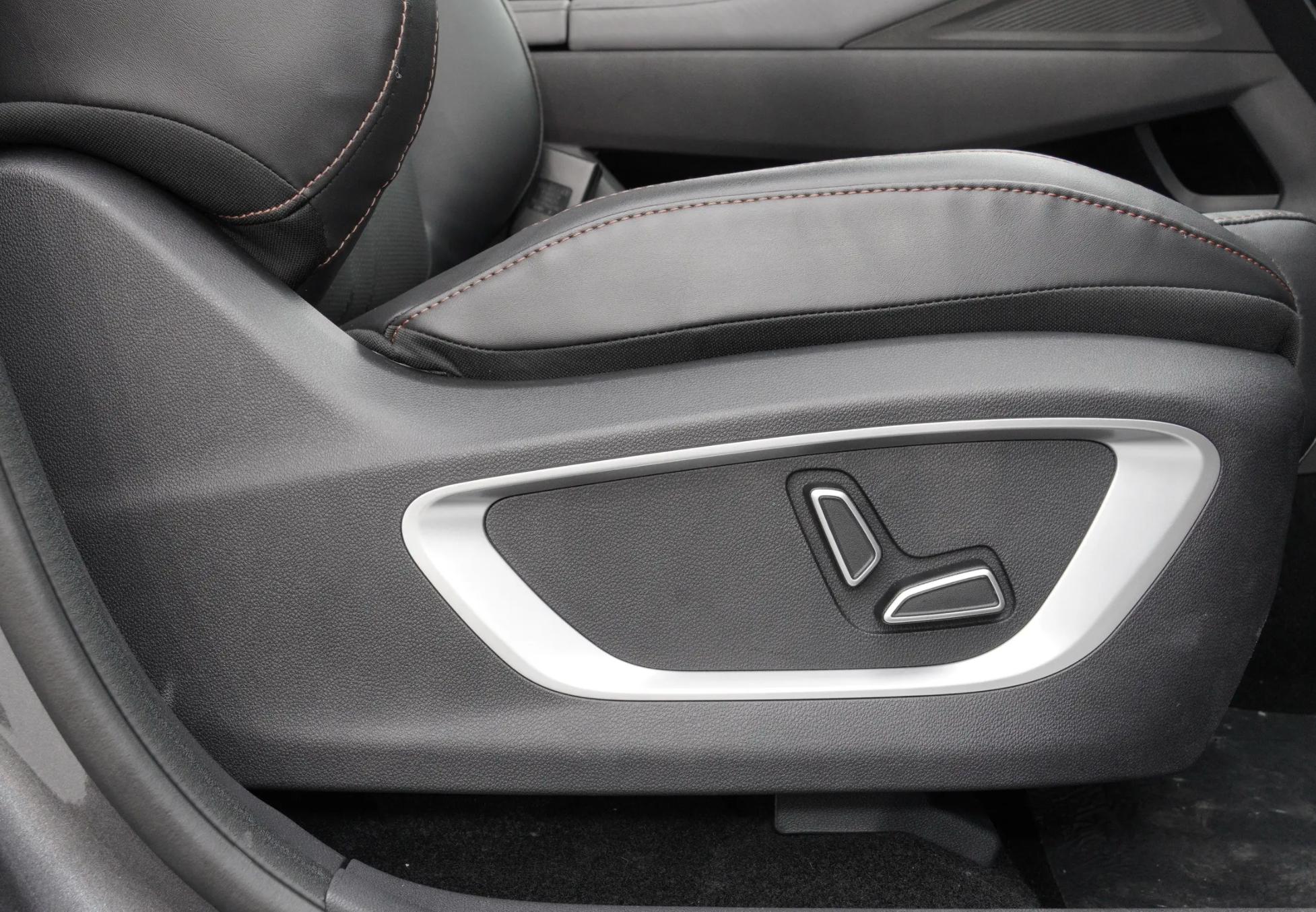 长安第二代CS75PLUS报价,二代长安cs75plus1.5真实油耗