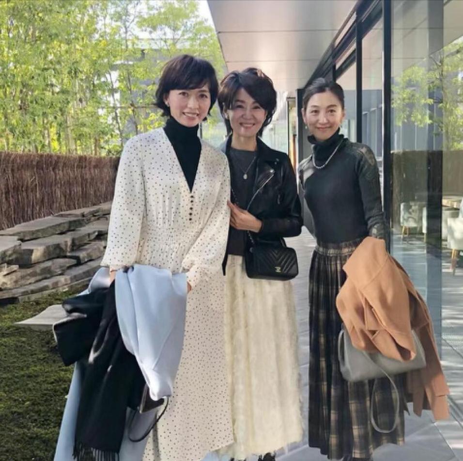 日本优雅中年女人穿搭,日式中年女性休闲穿搭