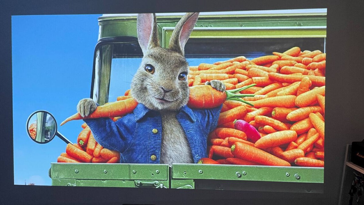 有它，挤啥电影院？AOCL1智能投影实测：2500ANSI流明+帝瓦雷调音