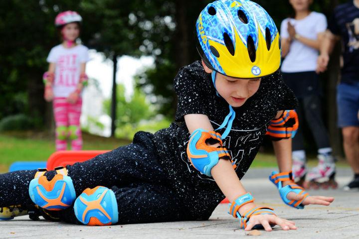 轮滑教程初学儿童版如何滑行,3-6岁儿童轮滑入门教程