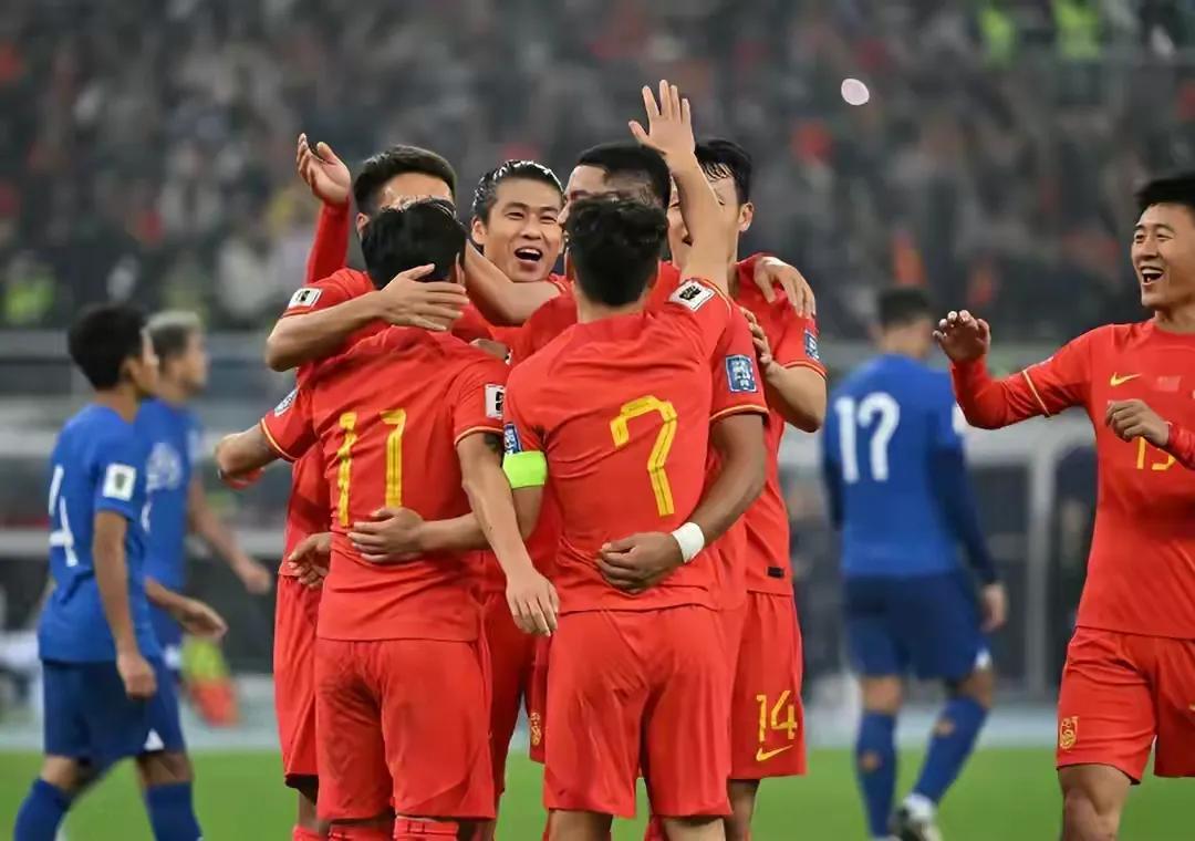 中国男足4-1新加坡集锦,中国男足赢了新加坡后的庆祝场面
