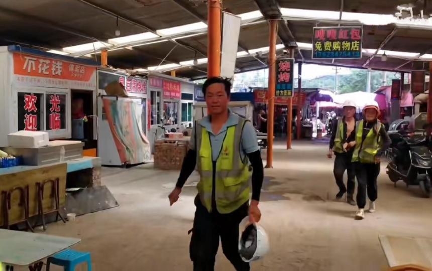 大学生吃10元工地餐,十块钱的工地餐养活了多少大学生