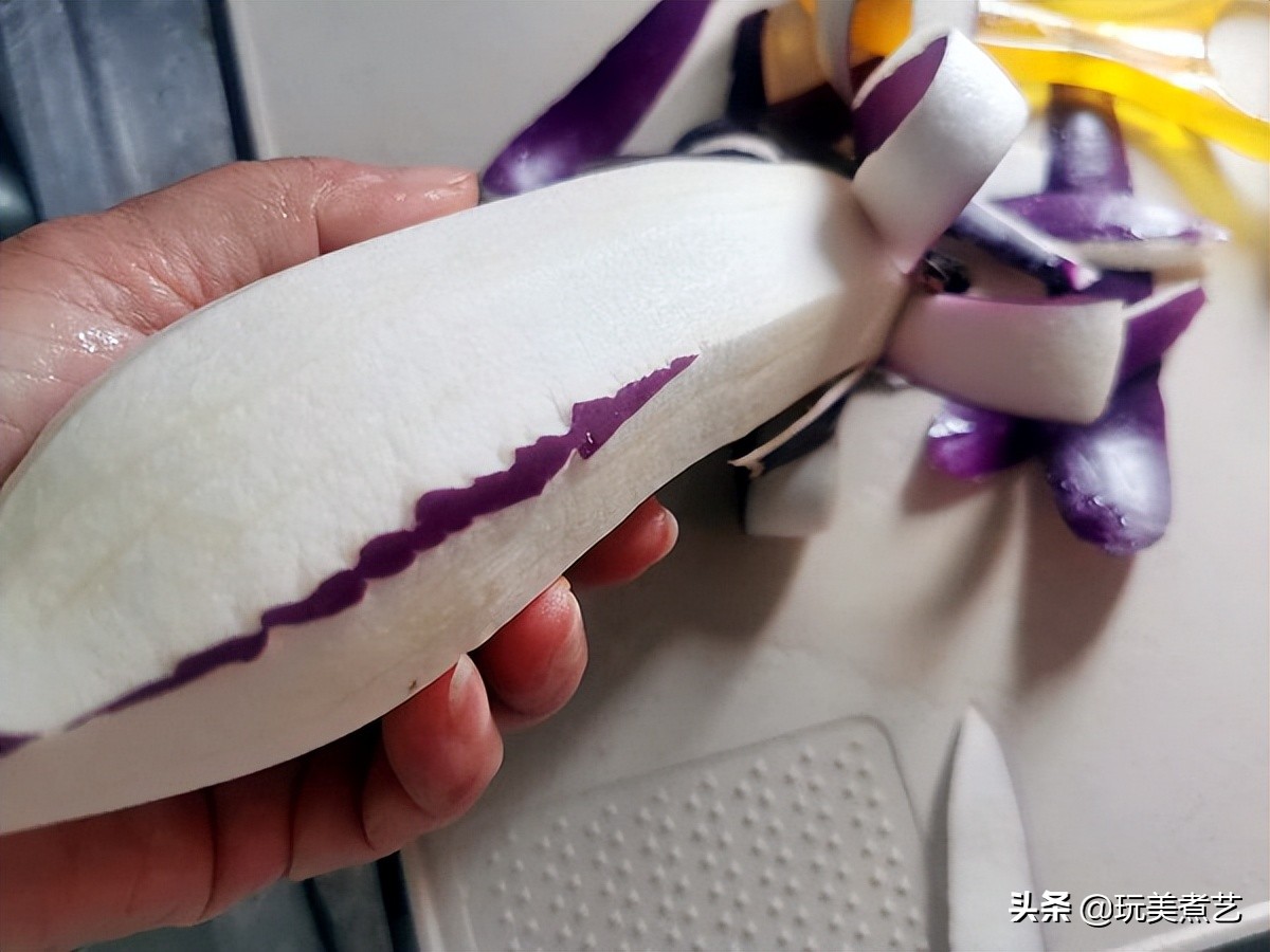 茄子这样做出来口感味道都很棒 (下饭软糯茄子)