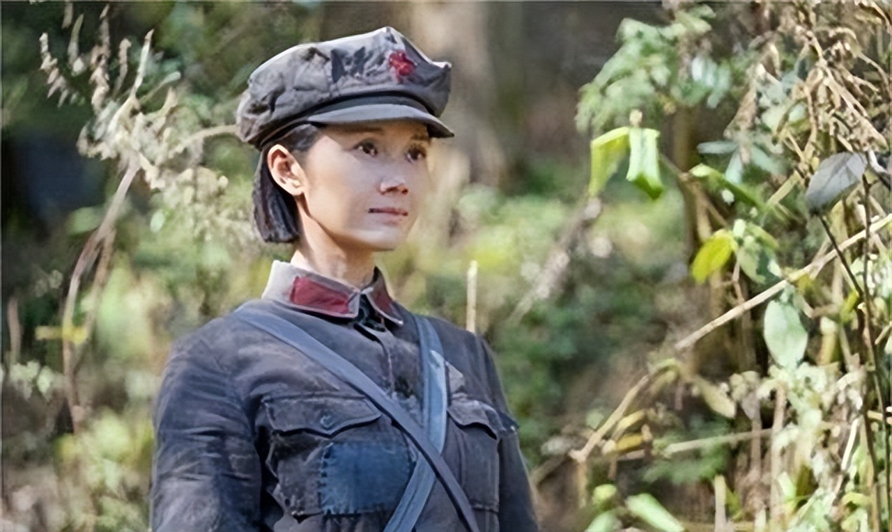 她丈夫牺牲后，毛主席悲伤不已亲写挽联，而她转嫁丈夫兄弟