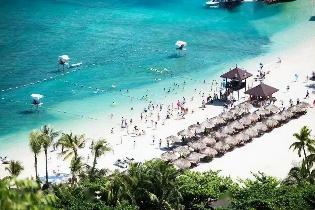 海南晴天的沙滩,海南阳光下的海