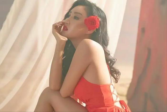 女星华莎被举报,华莎被告涉嫌演出淫乱罪