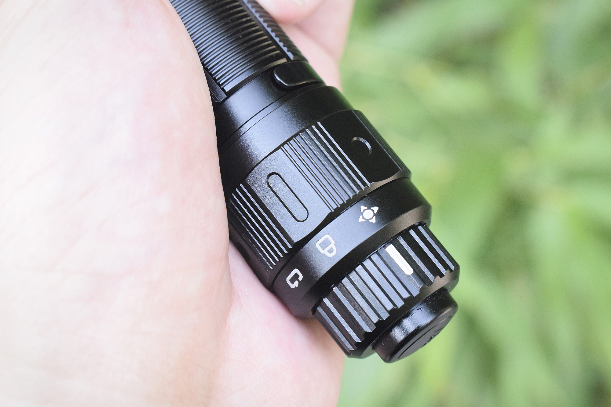 菲尼克斯tk75-2018手电评测,fenix菲尼克斯tk16v2.0战术手电筒