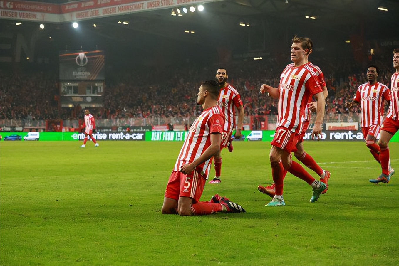 3-1晋级！最强黑马创造历史，掀翻欧冠4冠王，拜仁瑟瑟发抖