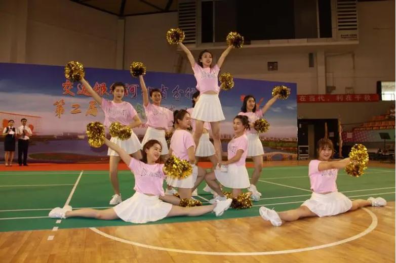 啦啦队舞在大型体育比赛中的作用及其影响因素分析