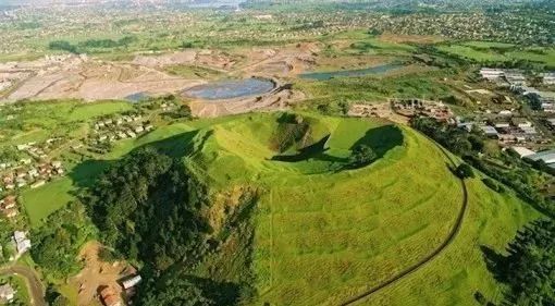 她姓奥,叫克兰,跟乌克兰撞衫了