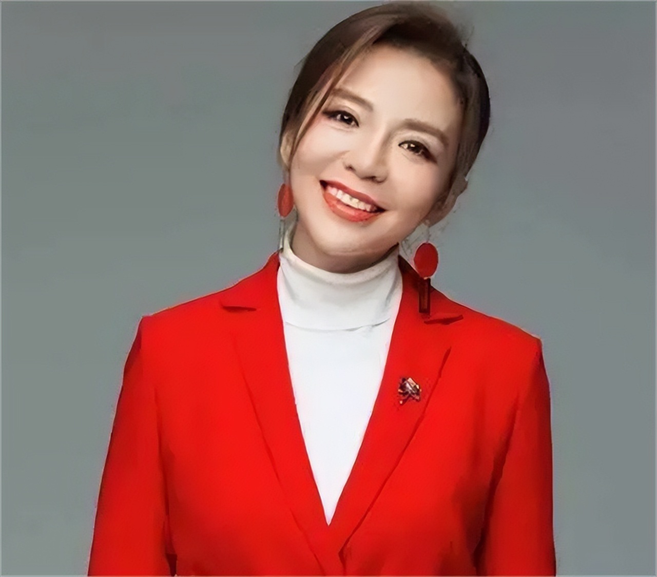 央视主持朱迅：17岁患癌，34岁患重疾，不惧谣言自称要活到90岁