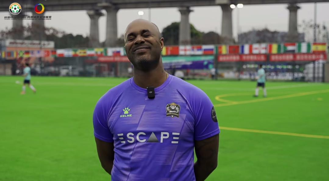 布里斯小传丨年少父亲踢球养家，法甲射手定居成都