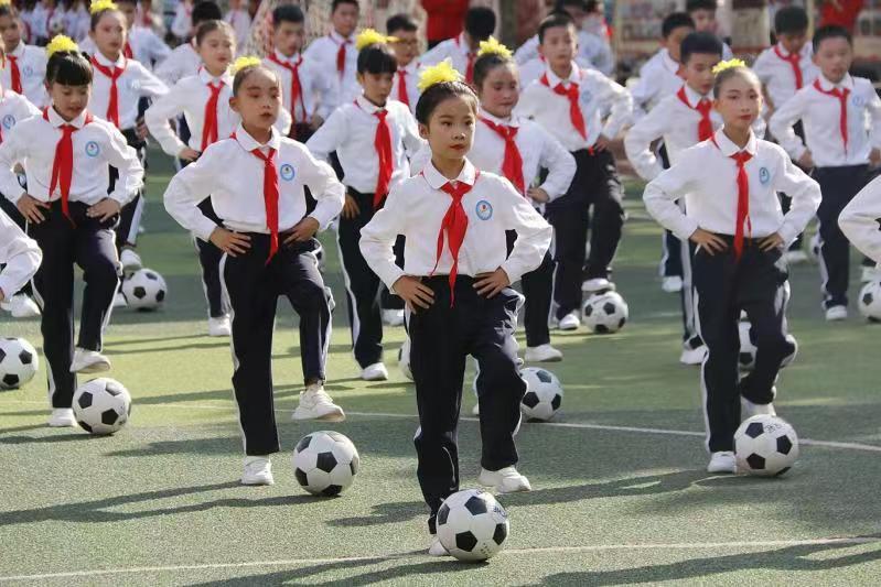 驻马店第二实验小学足球赛,驻马店第二实验小学足球操教程