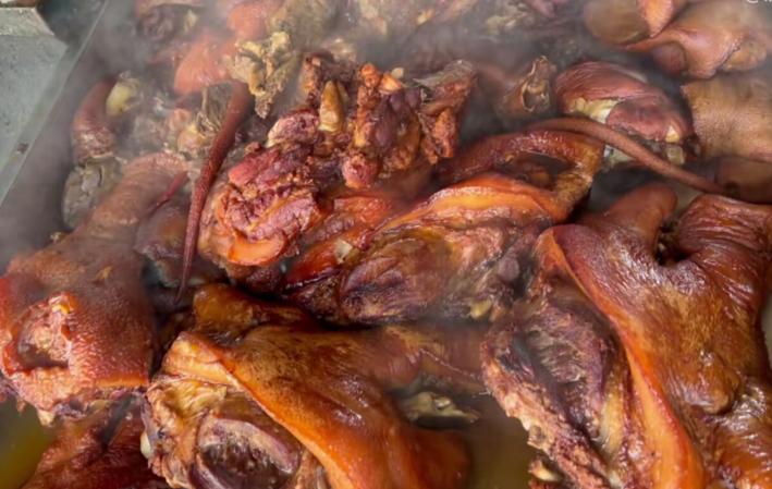 山东大哥300元起步，卖卤猪头30年，自称天下第一脸，一天流水3万