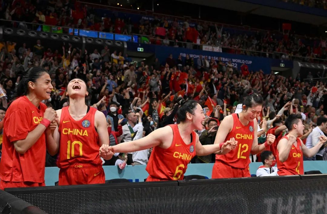 涓浗濂崇椤跺嘲鐩歌,濂崇椤跺嘲鏃舵湡