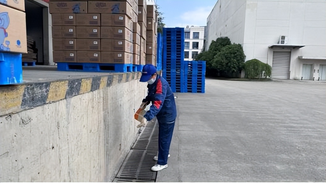 杀虫剂刺激到呼吸道怎么办,杀虫剂不小心碰到皮肤上怎么处理