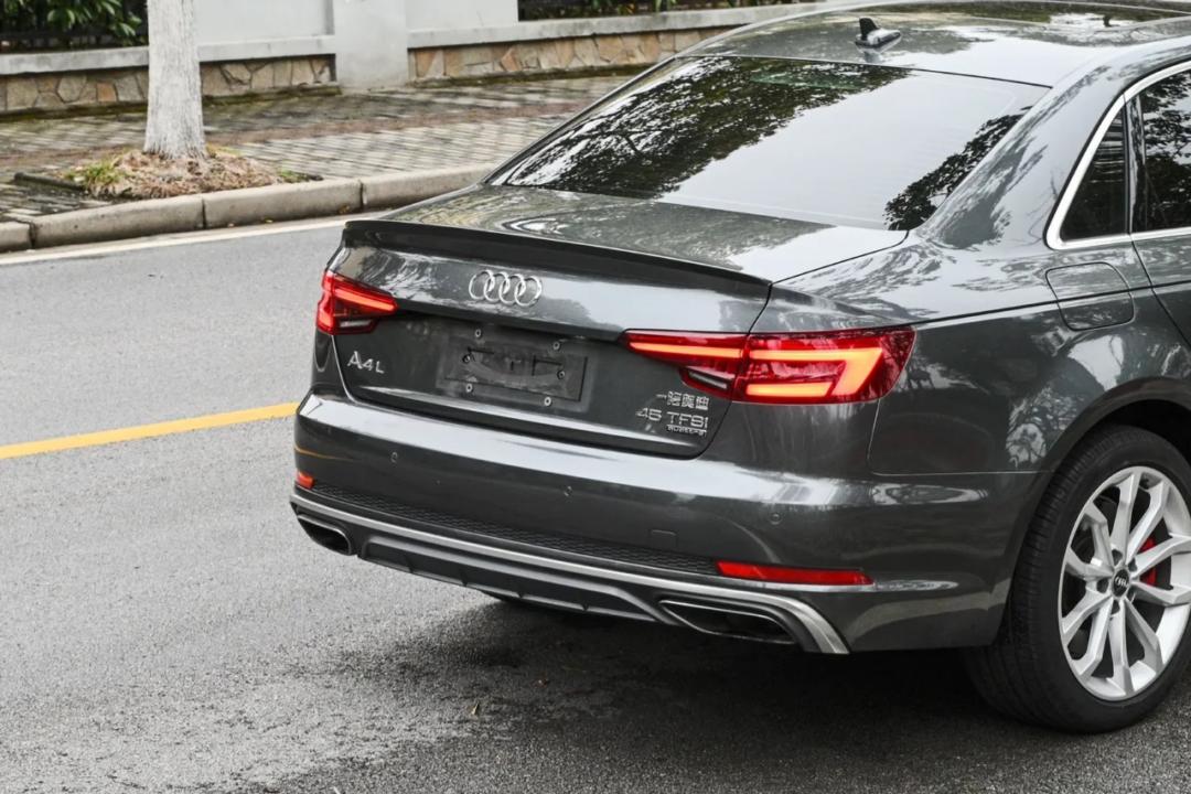 奥迪a4l 3.2 fsi quattro 旗舰型 (2019奥迪a4l quattro二手价格)