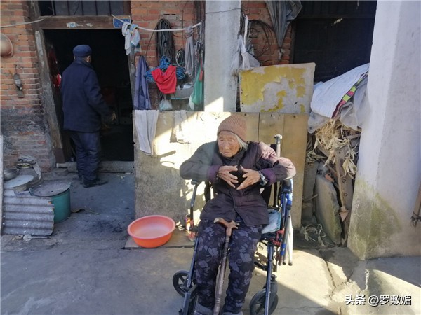 上海18岁新四军女战士,96岁新四军女战士