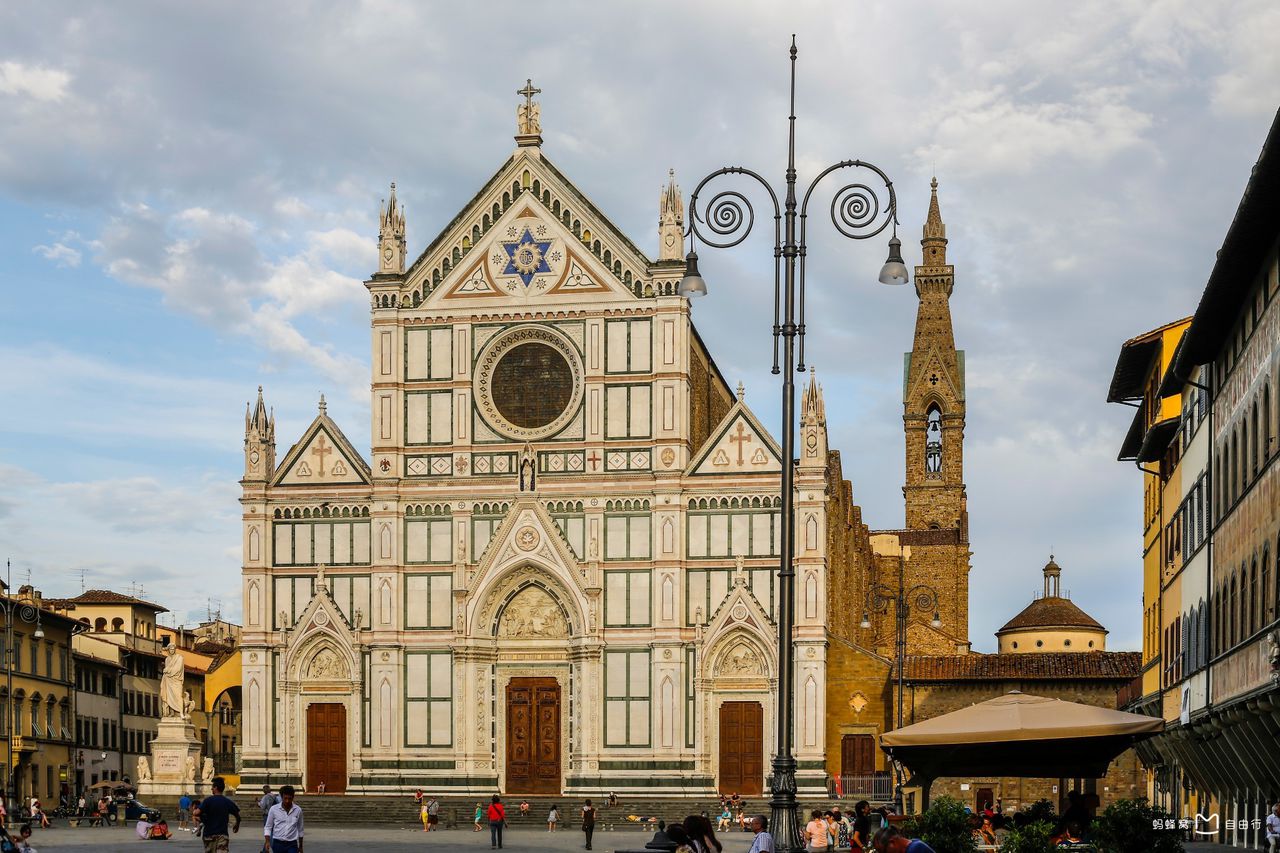 西班牙的建筑风格，反映出西班牙文化怎样的特点？