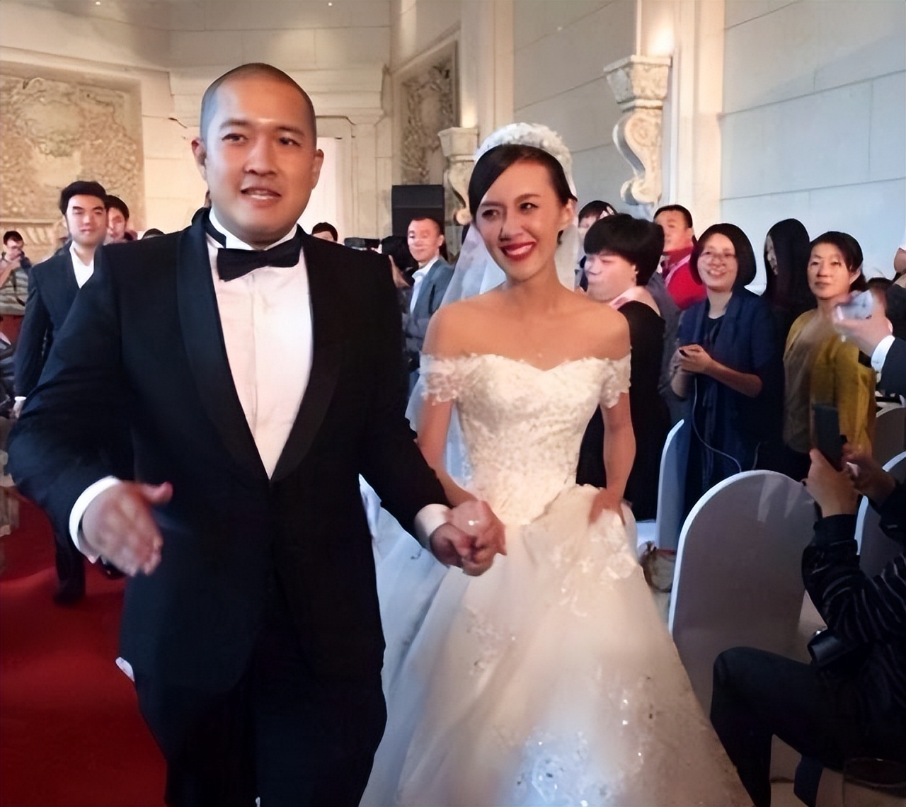 关于吕丽萍悼念安倍的新闻,吕丽萍发表哀悼安倍