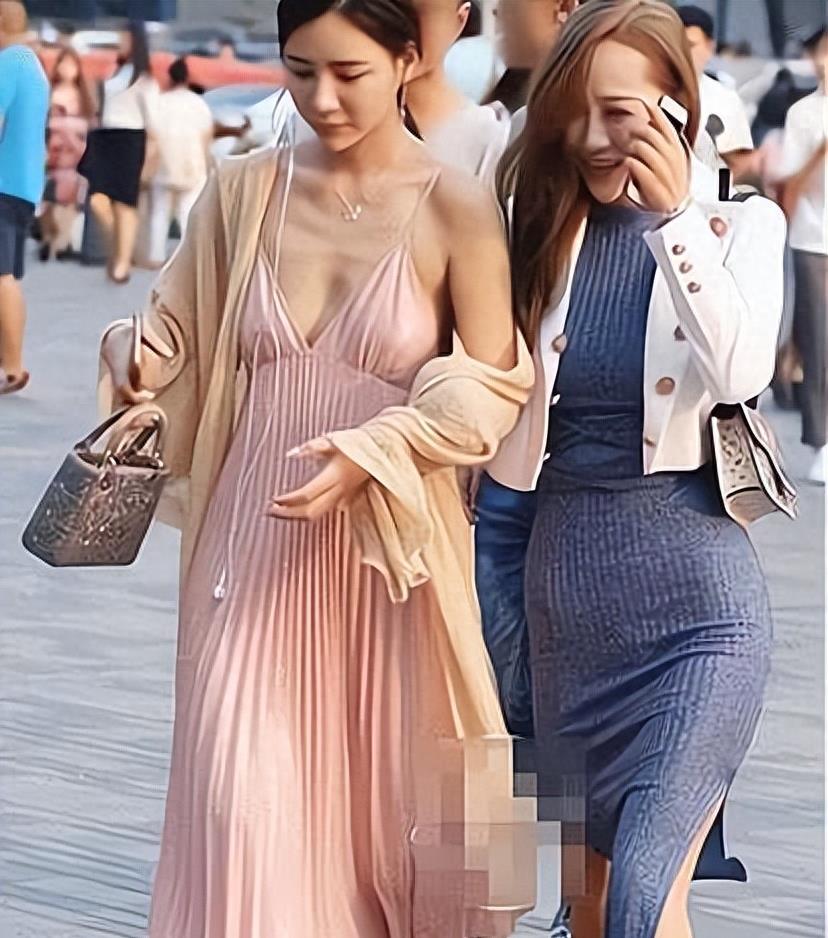 突然冒出一片气泡,突然冒了小小的水泡泡