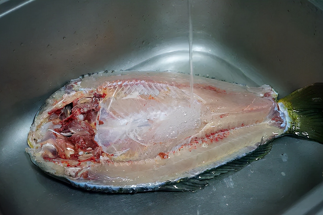 教你秘制烤鱼的做法,家庭烤鱼三道鳞的做法平底锅