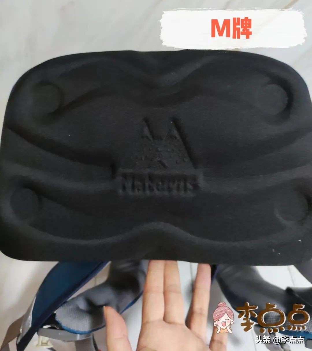 给小孩买奥特曼书包,给孩子们买奥特曼