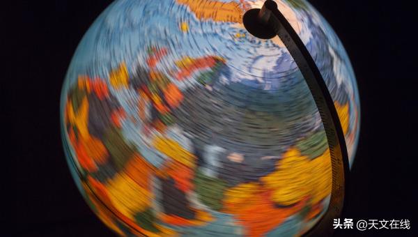 地球停止自转人类靠跑步来维持,月球如果停止自转地球会怎么样