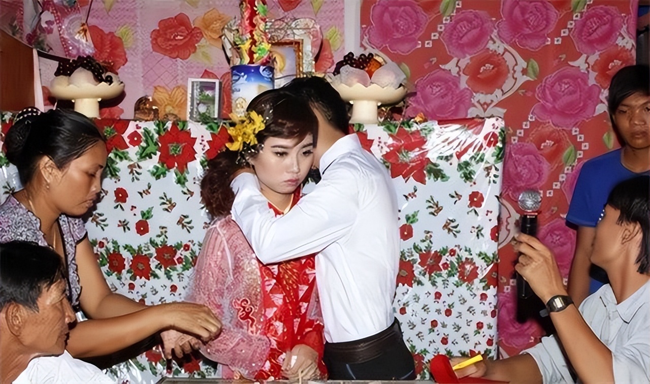 明目张胆倒卖越南新娘！20万元把处女娶回家，跑了还包赔